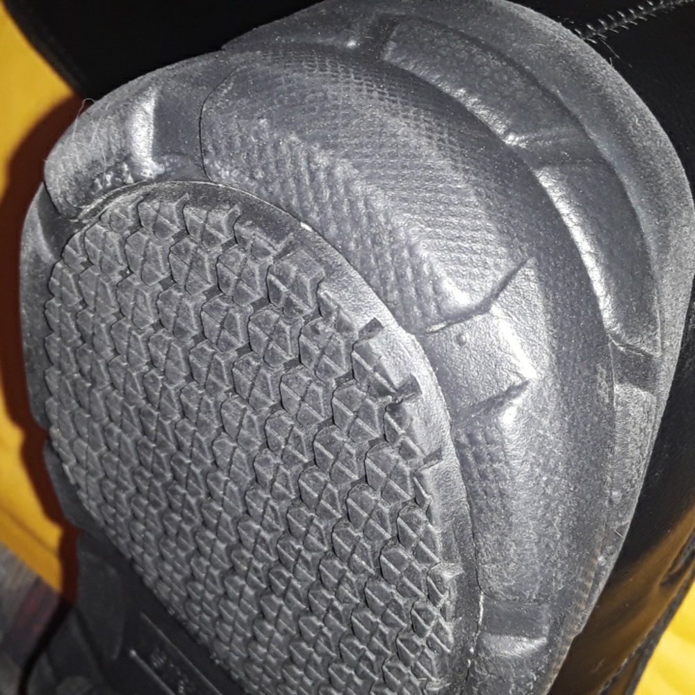 Shoes - Picture 4 of 6